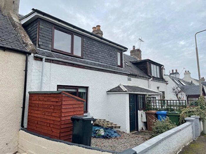 3 Bedroom Terraced House To Rent In Culcabock Avenue, Inverness, IV2