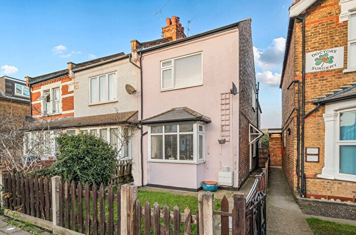 3 Bedroom End Terrace House For Sale In East Barnet Road, Barnet, EN4