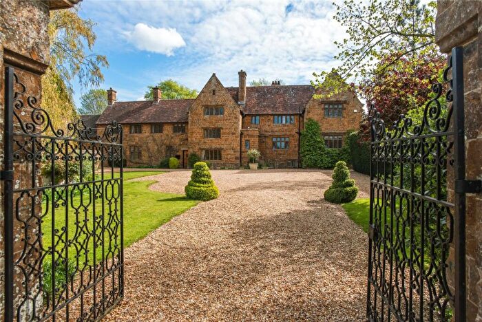 7 Bedroom Detached House For Sale In Southam, Warwickshire, CV47