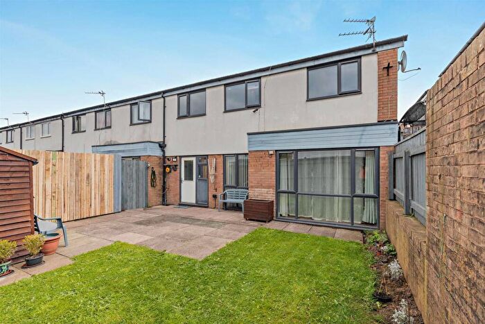 3 Bedroom End Of Terrace House For Sale In Trowtree Avenue, Manchester, M12