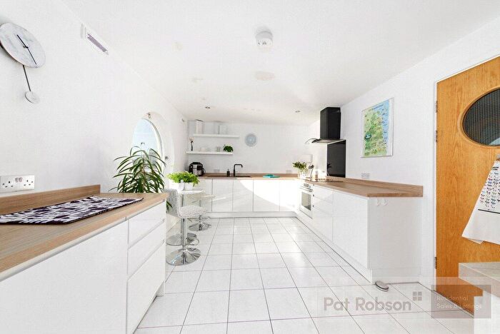 1 Bedroom Penthouse To Rent In Mariners Wharf, East Quayside, Newcastle Upon Tyne, Tyne And Wear, NE1