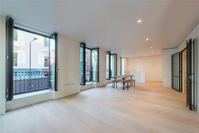 2 Bedroom Flat To Rent In Tottenham Street, Fitzrovia, London, W1T