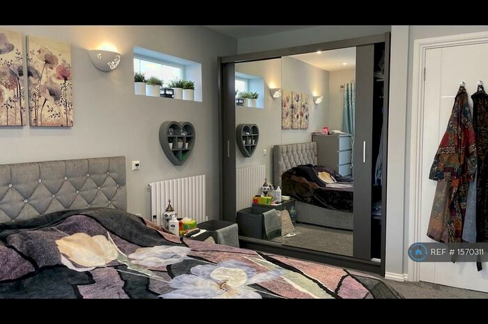 Studio To Rent In Wrexham Road, Romford, RM3