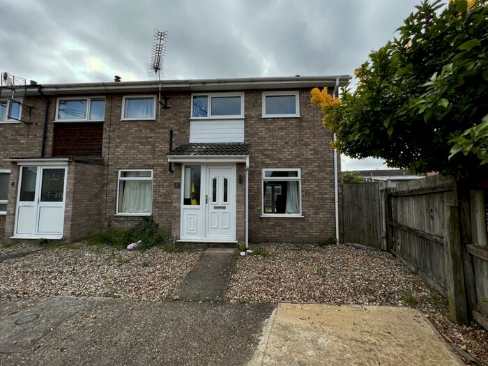 3 Bedroom End Of Terrace House To Rent In Larkspur Close, Red Lodge, Red Lodge, Suffolk, IP28