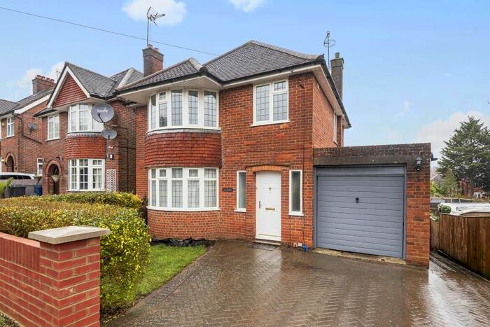 3 Bedroom Detached House To Rent In High Wycombe, Buckinghamshire HP11