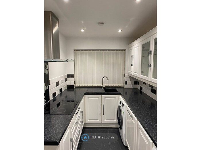 4 Bedroom Terraced House To Rent In Amberley Road, Slough, SL2