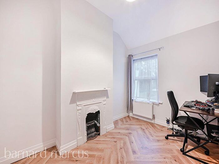 2 Bedroom House To Rent In Swain Road, Thornton Heath, CR7