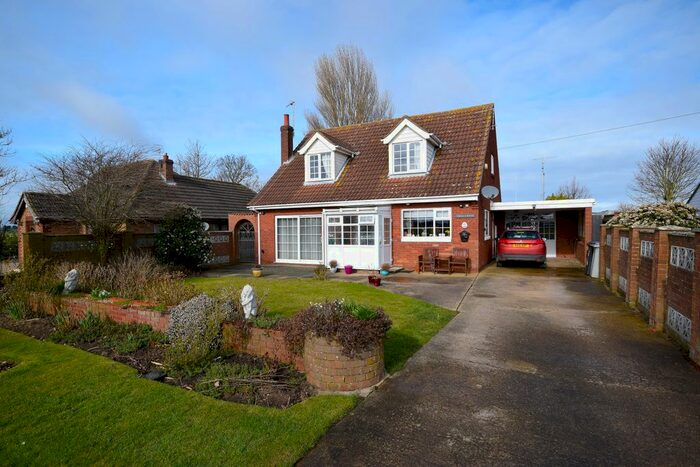 3 Bedroom Chalet For Sale In Youngers Lane, Burgh Le Marsh, PE24