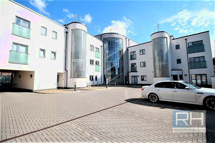 2 Bedroom Apartment To Rent In Leon House, Green Lanes, Palmers Green, London, N13