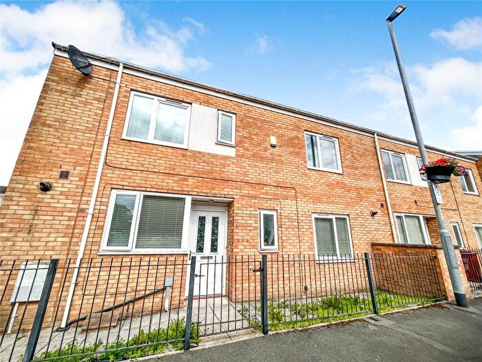 3 Bedroom End Of Terrace House To Rent In Hitchen Street, Manchester, Greater Manchester, M13