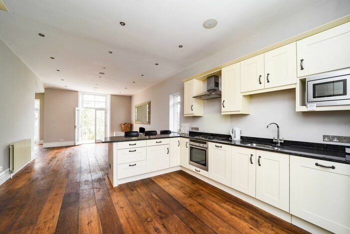 3 Bedroom Flat To Rent In Marlborough Road, Richmond, TW10