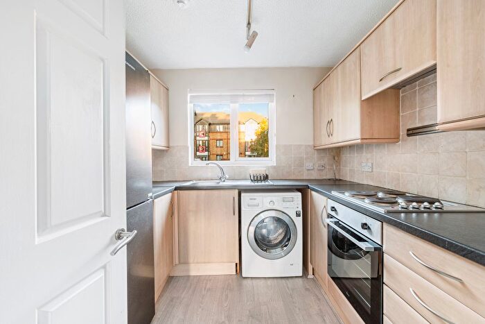 1 Bedroom Flat To Rent In Monmouth Grove, Borders, TW8