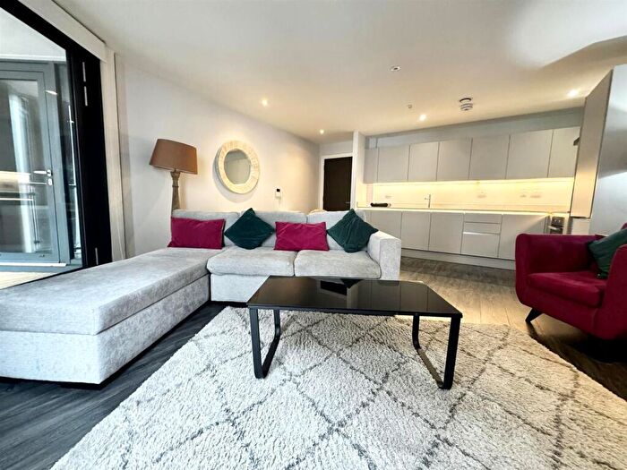 2 Bedroom Apartment To Rent In Cheetham Hill Road, Manchester, M4