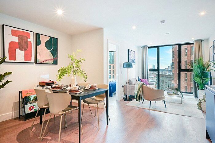 2 Bedroom Flat To Rent In Uncle Leeds, Whitehall, LS12