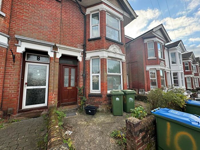 2 Bedroom Apartment To Rent In Kenilworth Road, SO15