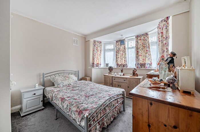 2 Bedroom Bungalow For Sale In Brookfields Avenue, Mitcham, CR4