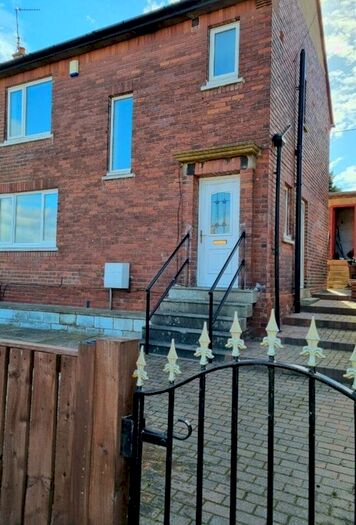 3 Bedroom Semi-Detached House To Rent In Langdale Drive, Wakefield, WF2