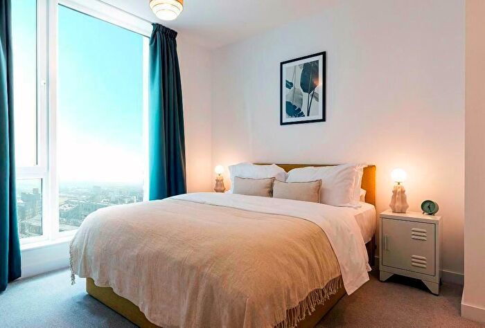 2 Bedroom Apartment To Rent In Flat, The Almere, Avebury Boulevard, Milton Keynes, Buckinghamshire, MK9