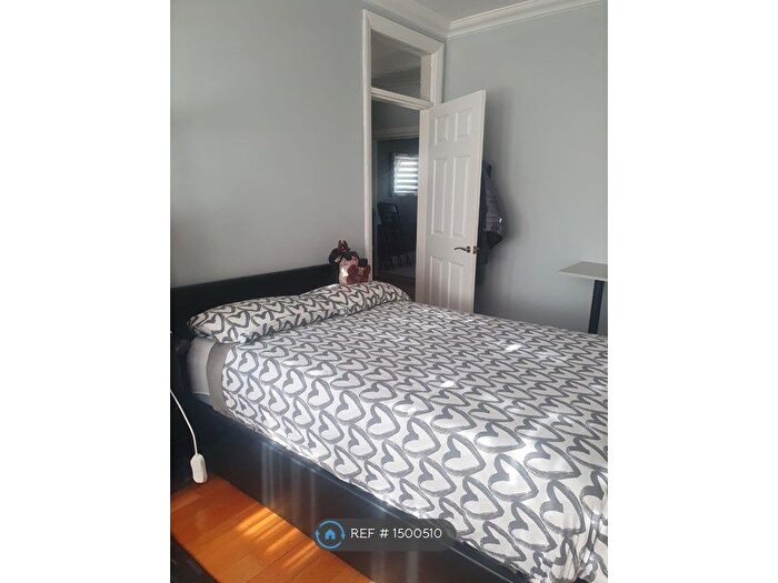 2 Bedroom Flat To Rent In Royal Court Road, London, SE9