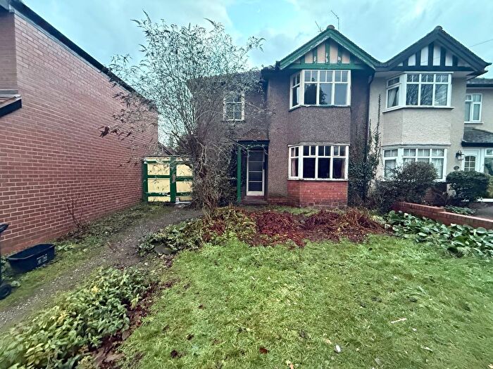 3 Bedroom Semi Detached House For Sale In Park Road, Wollaston, West Midlands, DY8