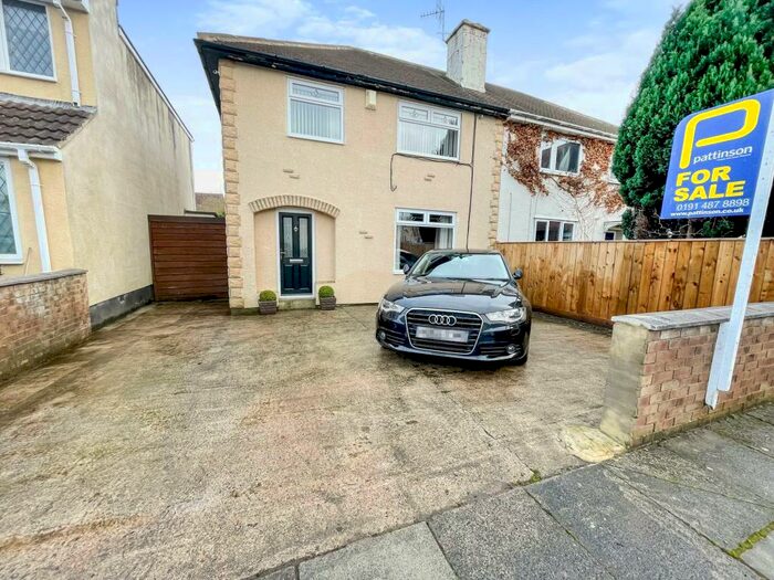 Houses for sale & to rent in NE11 0DJ, Pinewood Gardens, Lobley Hill