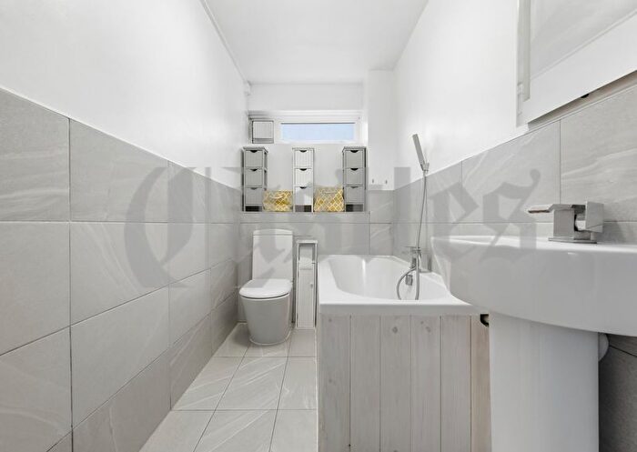 2 Bedroom Flat For Sale In Baldewynne Court, Tottenham, N17