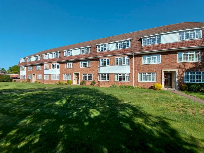 2 Bedroom Flat To Rent In Hemingford Road, North Cheam, Sutton, SM3