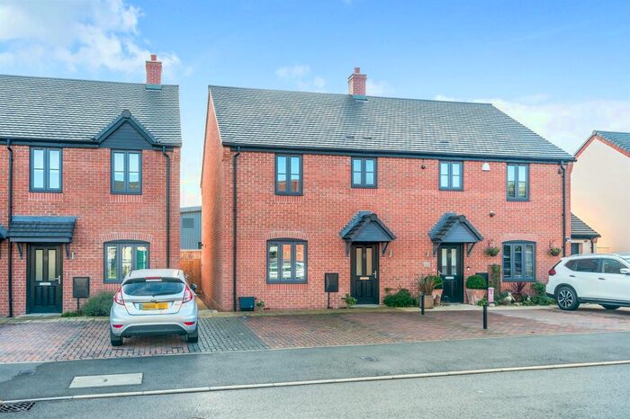 3 Bedroom Semi-Detached House For Sale In Kilby Avenue, Lichfield WS13
