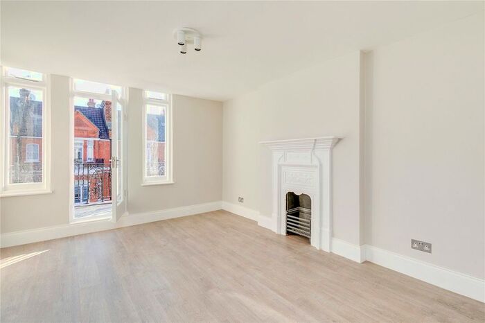 4 Bedroom Flat To Rent In Castletown Road, London, W14