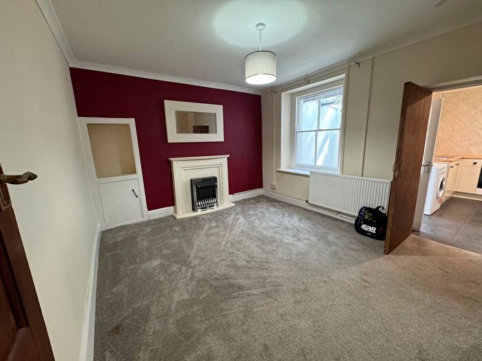 3 Bedroom End Of Terrace House To Rent In Neath Road, Neath, SA11