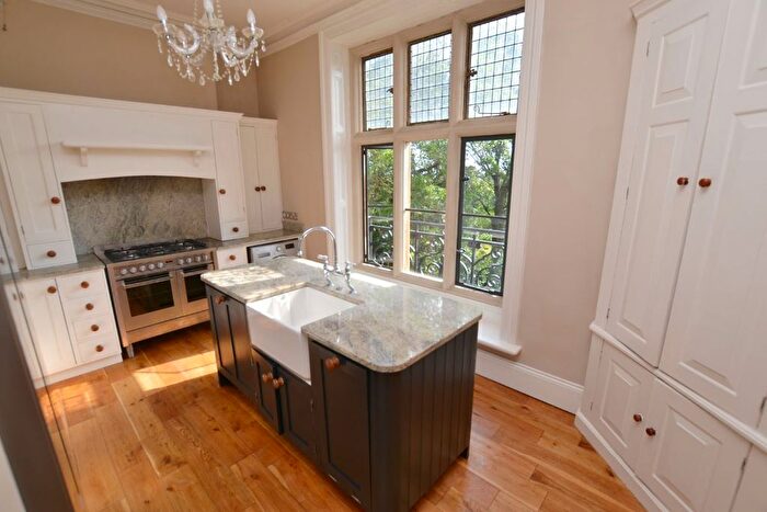 2 Bedroom Flat To Rent In College Grove, Malvern, WR14