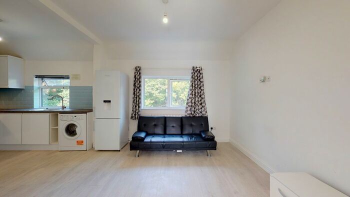 1 Bedroom Maisonette To Rent In The Chase, Watford, Hertfordshire, WD18