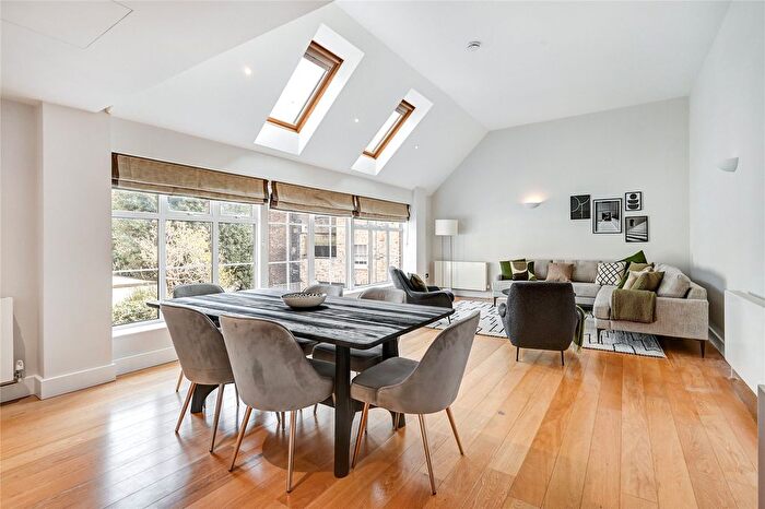 3 Bedroom Flat To Rent In Ebury Mews, London, SW1W