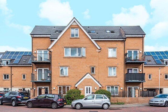 2 Bedroom Flat To Rent In Centurion House, Varcoe Gardens, Hayes, UB3