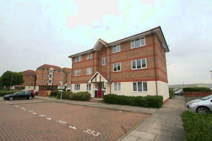 1 Bedroom Flat To Rent In Chandlers Drive, Erith, DA8