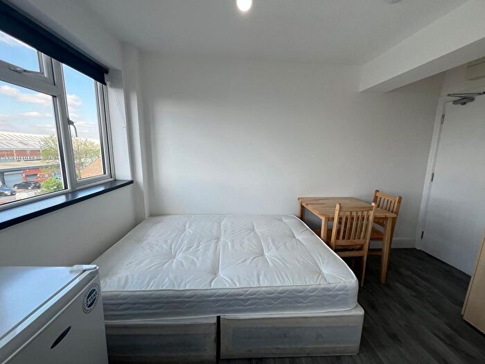 1 Bedroom Studio To Rent In Ilford, IG1