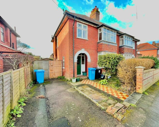3 Bedroom Semi-Detached House To Rent In Stratford Drive, Norwich NR1