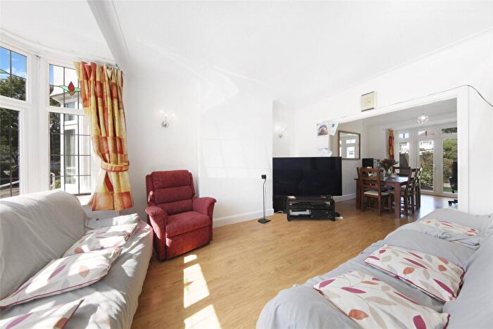 3 Bedroom Semi Detached House For Sale In Hall Lane, London, NW4