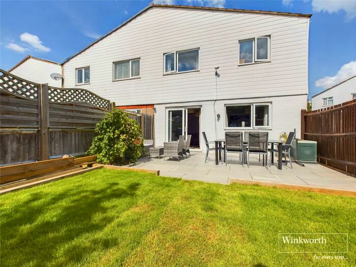 3 Bedroom Terraced House To Rent In Kingsley Close, Reading, Berkshire, RG2