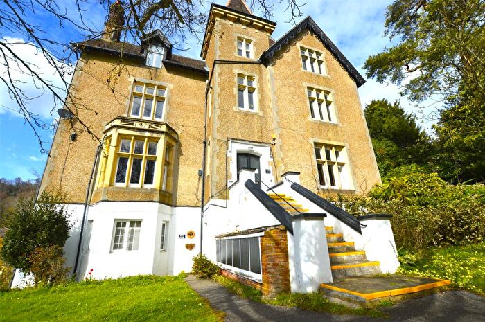 2 Bedroom Apartment To Rent In Raglan Road, Reigate, Surrey, RH2
