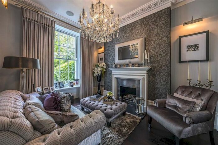 4 Bedroom Semi-Detached House To Rent In Drayton Gardens, London, SW10