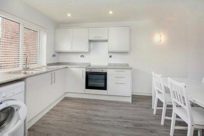 2 Bedroom Flat To Rent In Ancroft Close, York, YO1