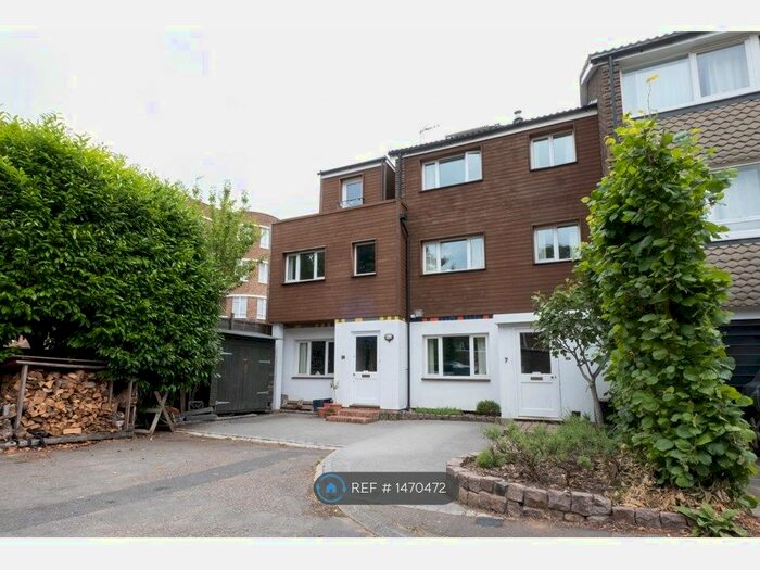 4 Bedroom End Of Terrace House To Rent In Beaulieu Close, Camberwell, London, SE5