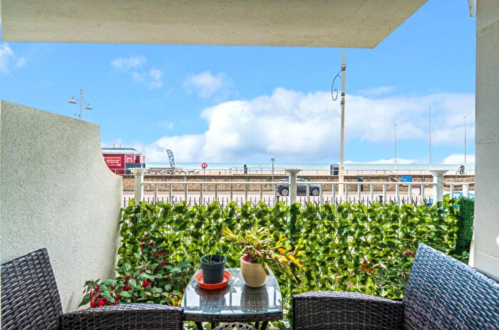 2 Bedroom Apartment For Sale In The Esplanade, Esplanade Grande The Esplanade, PO21