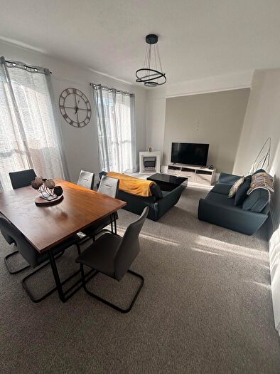 3 Bedroom Apartment To Rent In North Road West, Flat, PL1