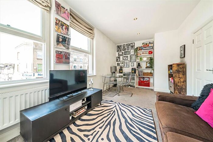 1 Bedroom Flat For Sale In Askew Road, Shepherds Bush, W12