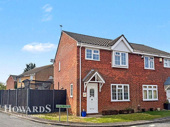 3 Bedroom Semi Detached House For Sale In Wight Drive, Caister-on-Sea, NR30