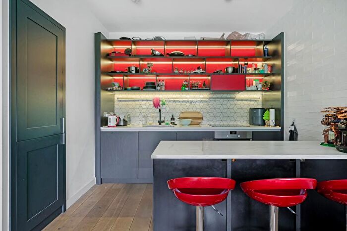 2 Bedroom Flat To Rent In Hercules House, London City Island, London, E14