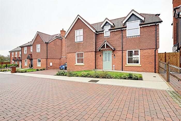4 Bedroom Detached House For Sale In Horseshoe Place, Windmill Hill, BN27