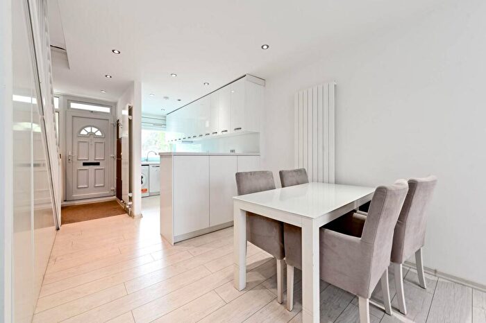 3 Bedroom Flat For Sale In Kiln Place, Gospel Oak, London, NW5